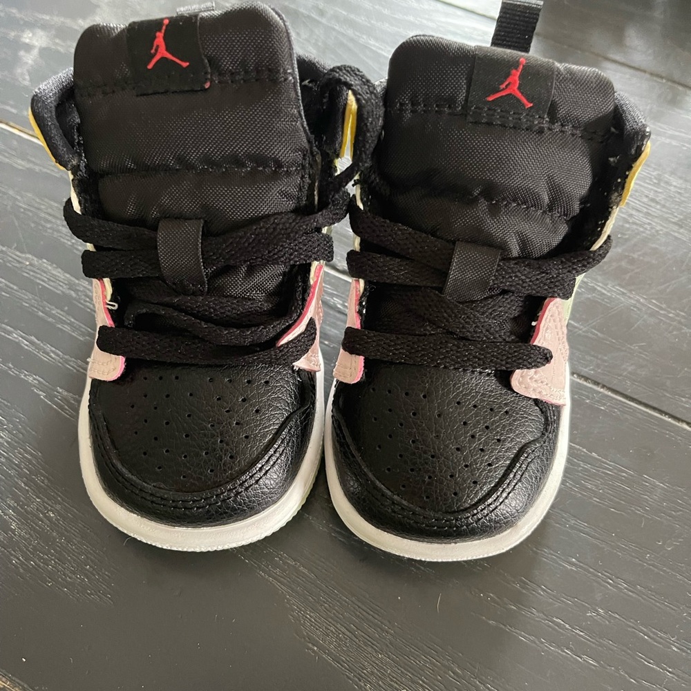 Nike Air Jordan 1 Mid "Glow-In-The-Dark" AV5172-076 Size 4c